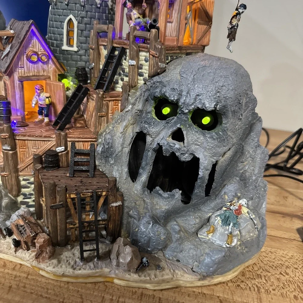 Pumpkin Hollow Isle of Doom Lighthouse Box HUGE Animated Lights Sound Halloween